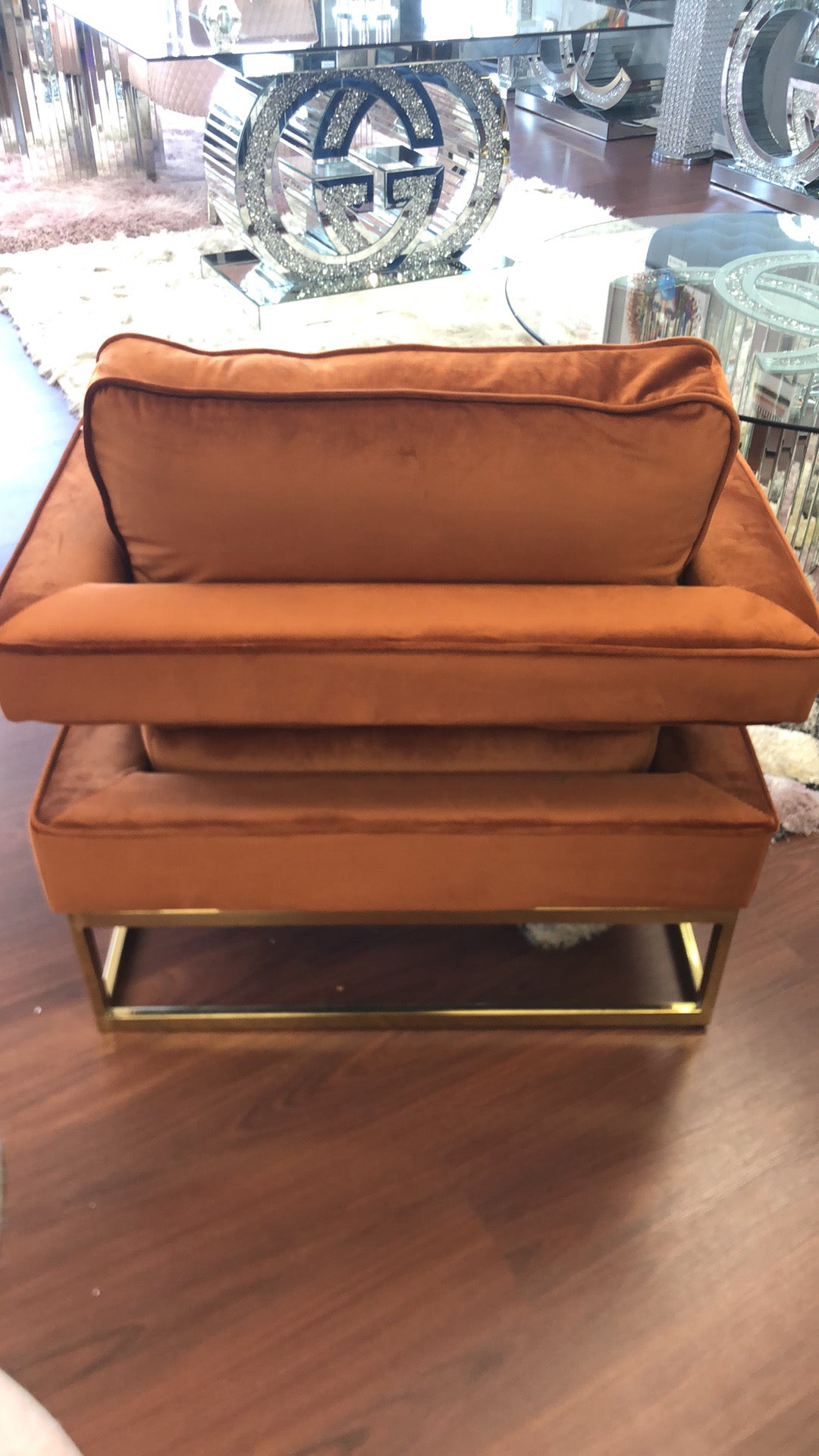 GLAM NOAH VELVET ACCENT CHAIR