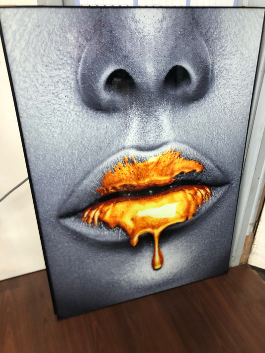 Glam Wall Decor Gold Lips